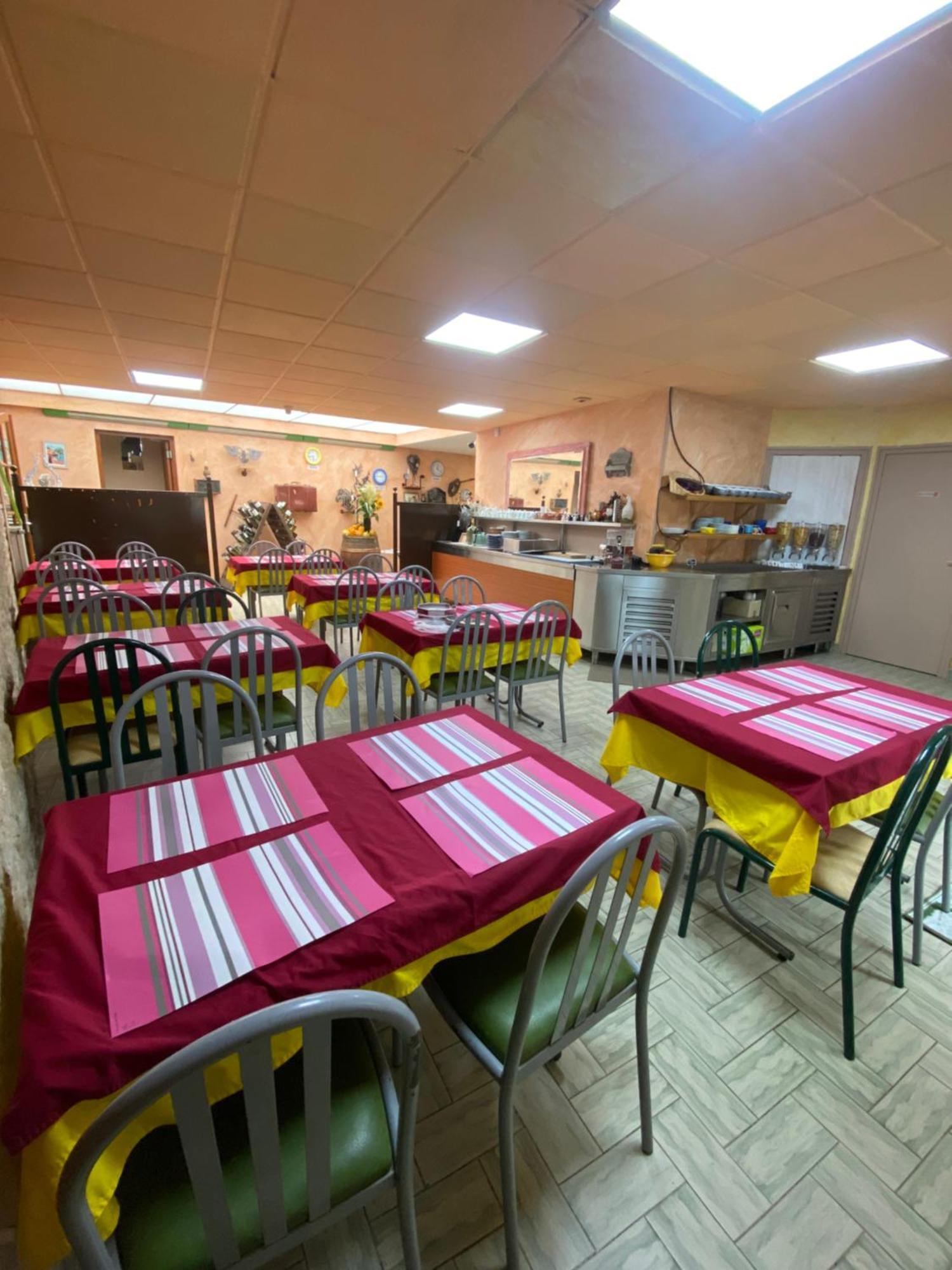 Hotel Restaurant La Place Malay-le-Grand المظهر الخارجي الصورة